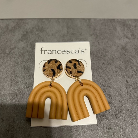 BNWT JASMINE FUR POST DROP EARRINGS - Picture 4 of 9